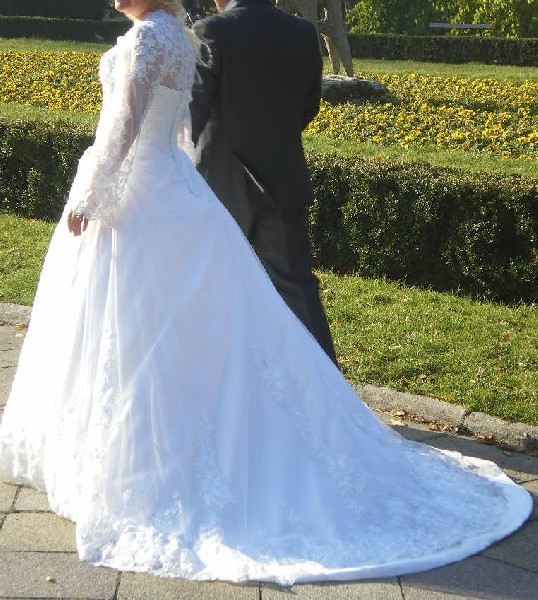 Suknia ślubna z rękawami - wzór Kate Middelton 4